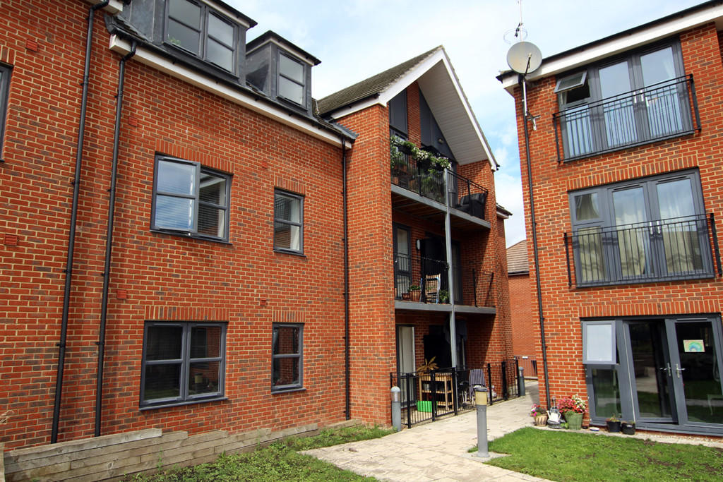 2 bedroom ground floor flat for sale in Goodes Court, Royston, SG8