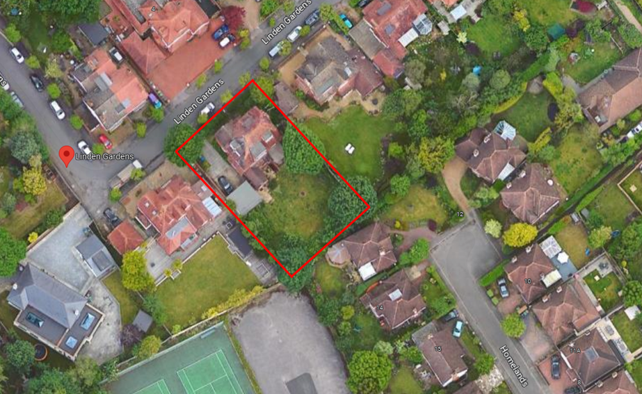 6 bedroom detached house for sale in Linden Gardens, Leatherhead