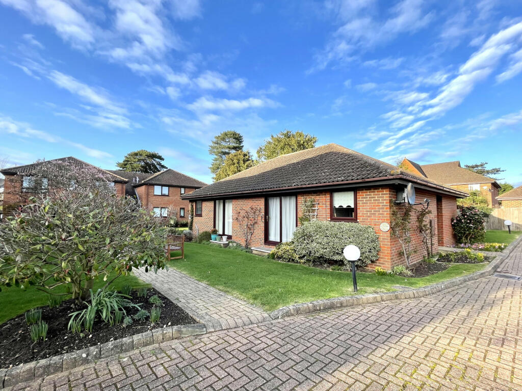 1 bedroom retirement property for sale in Ashtead Village, KT21