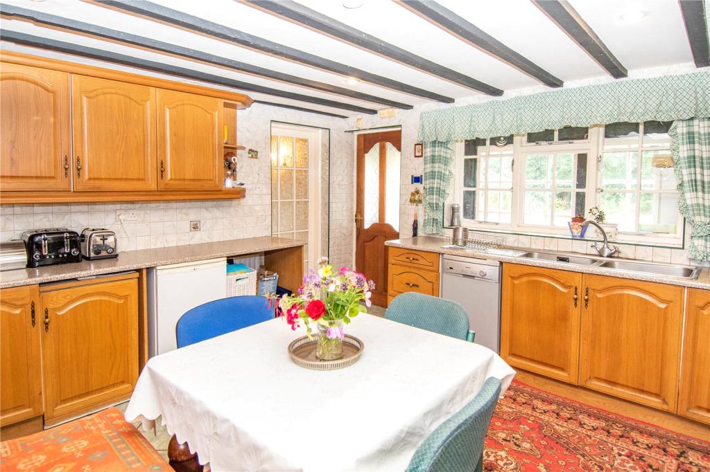 5 bedroom detached house for sale in Lilleshall Close, Redditch