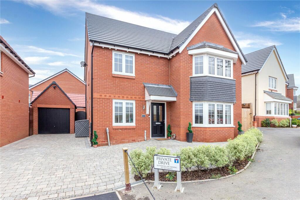 5 bedroom detached house for sale in Claydon Close, Redditch, B97