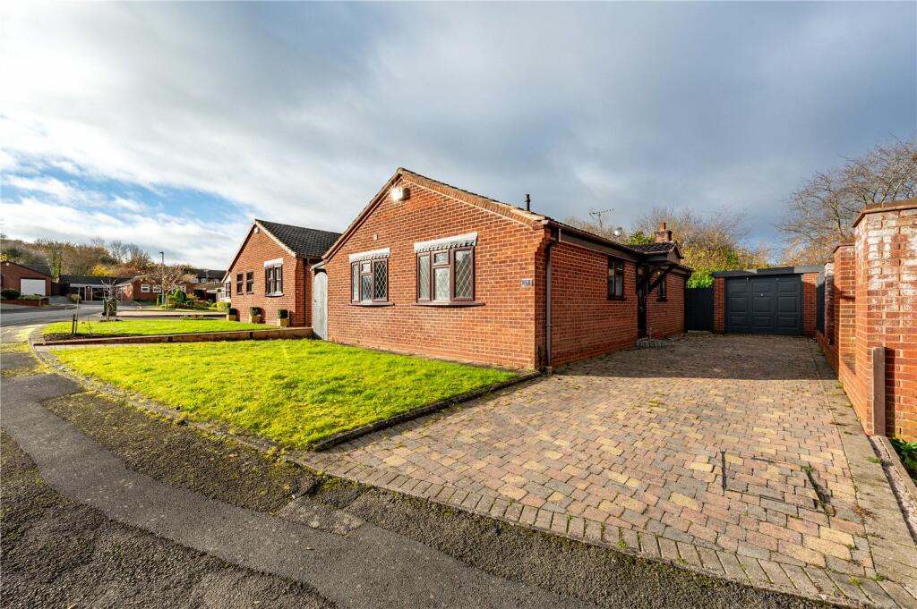 3 bedroom bungalow for sale in Newton Close, Redditch, Worcestershire, B98