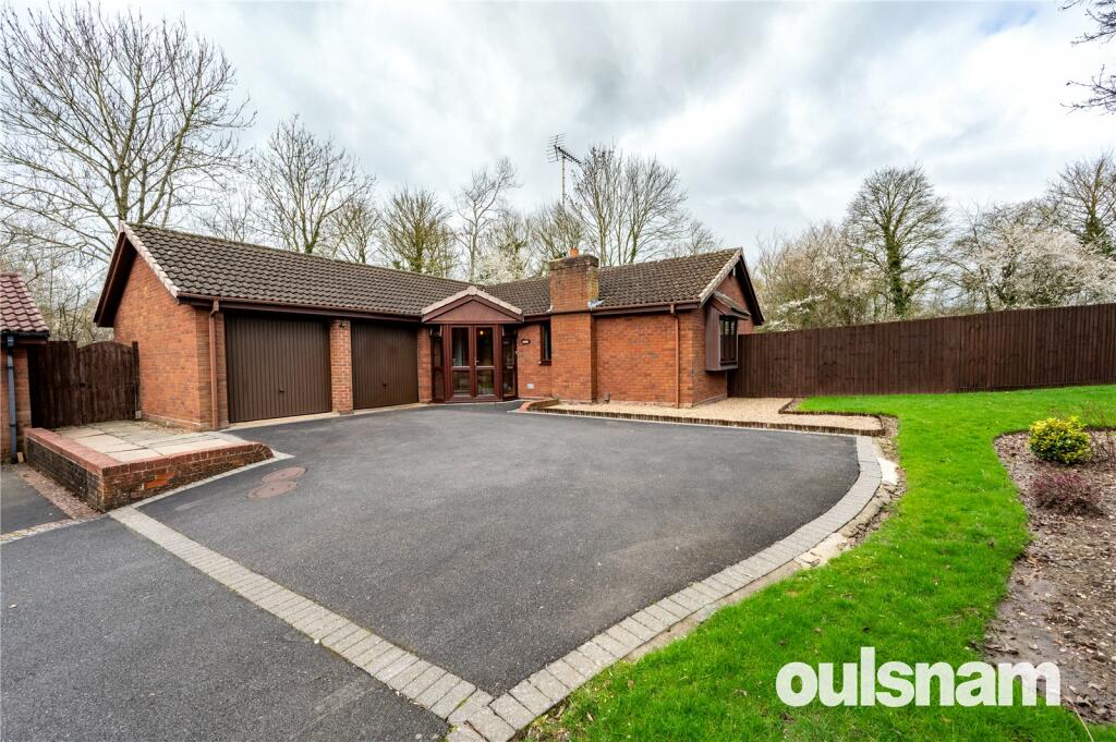 3 bedroom bungalow for sale in Fairford Close, Church Hill North