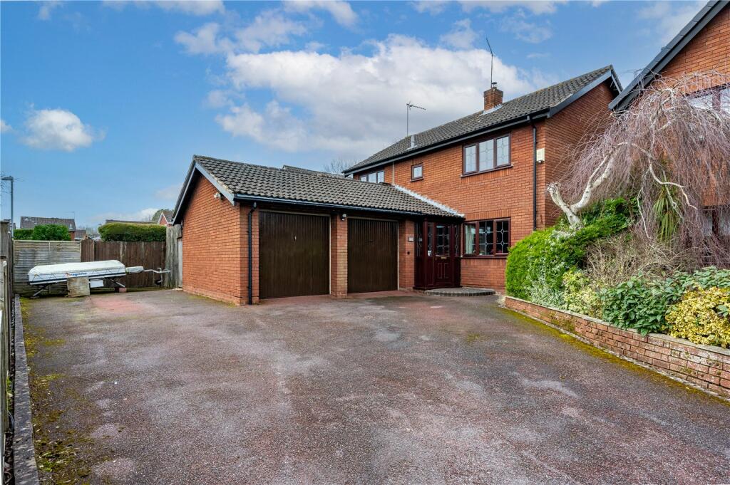 4 bedroom detached house for sale in Eldersfield Close Church Hill North, Redditch