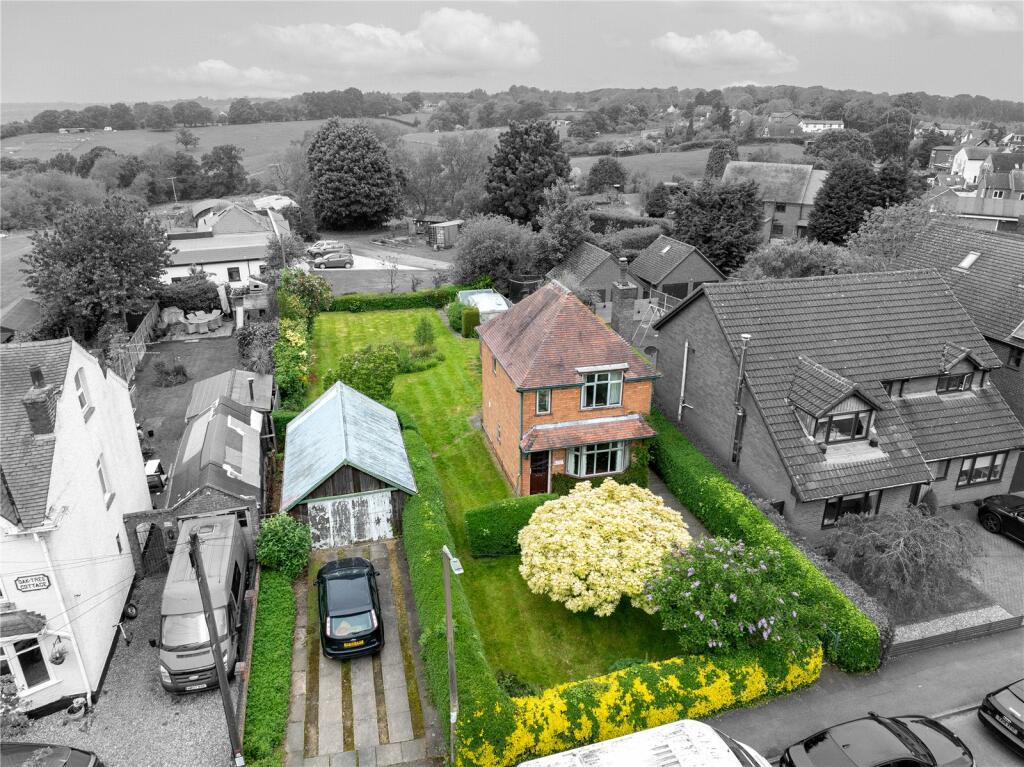 2 bedroom detached house for sale in Church Road, Astwood Bank