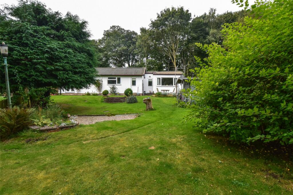 3 bedroom bungalow for sale in Hewell Lane, Tardebigge, Bromsgrove, B60