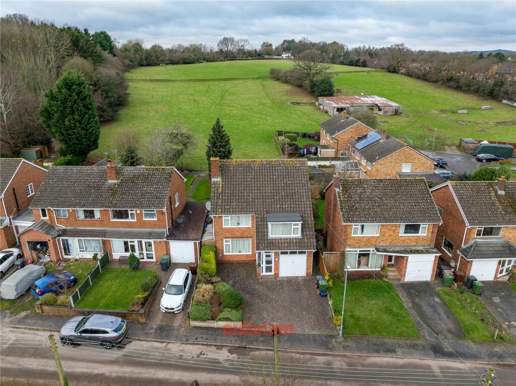 4 bedroom detached house for sale in Hinton Fields, Bournheath