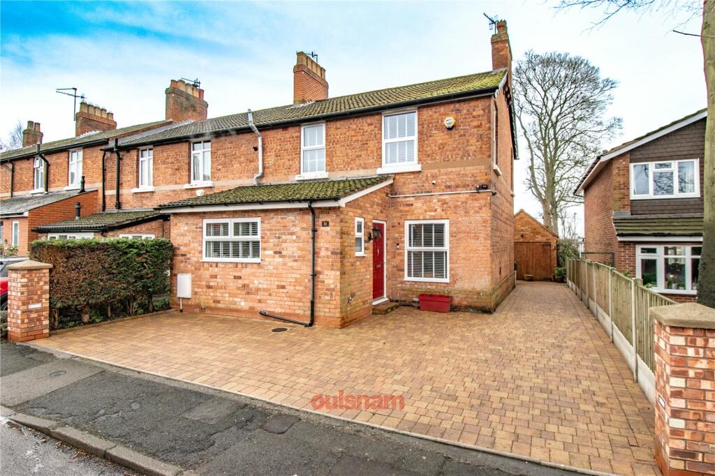 3 bedroom end of terrace house for sale in The Crescent, Bromsgrove
