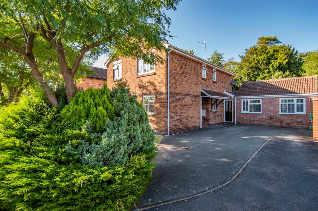 4 bedroom detached house for sale in High Meadows, Stoke Heath, Bromsgrove, Worcestershire, B60