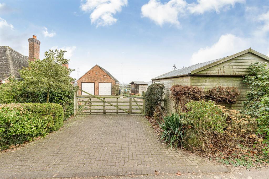 5 bedroom detached house for sale in Ashby Road, Tamworth, B79