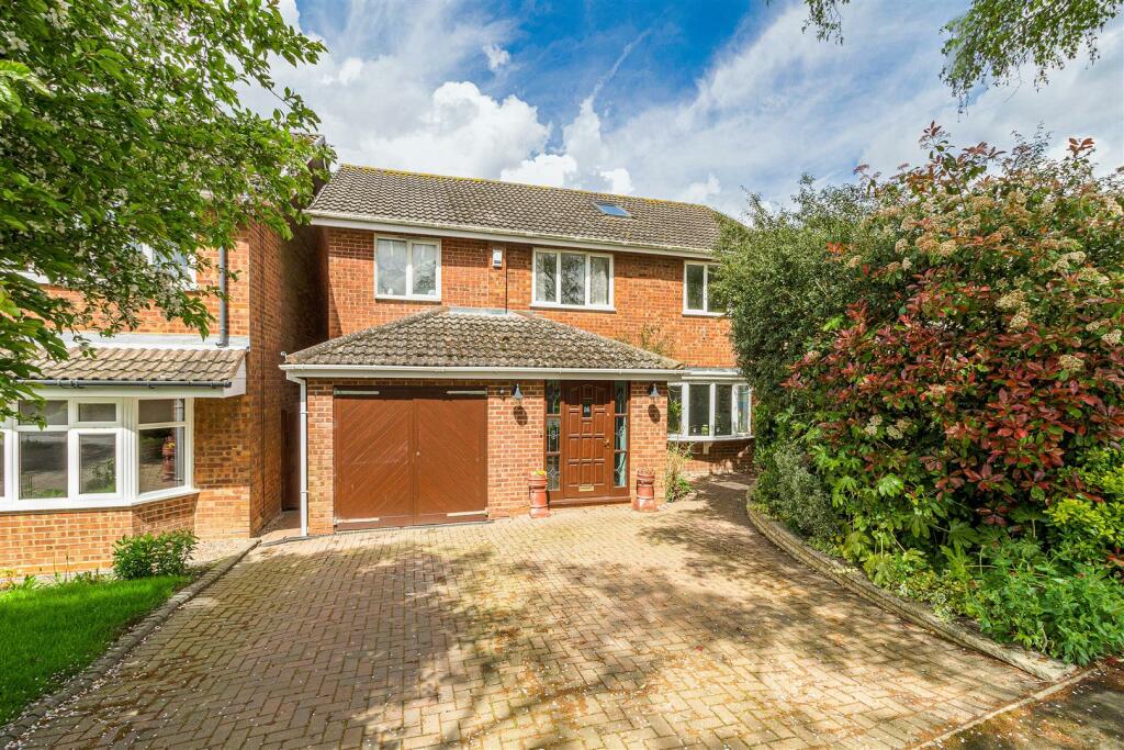 5 bedroom detached house for sale in Cleeve, Austrey, CV9