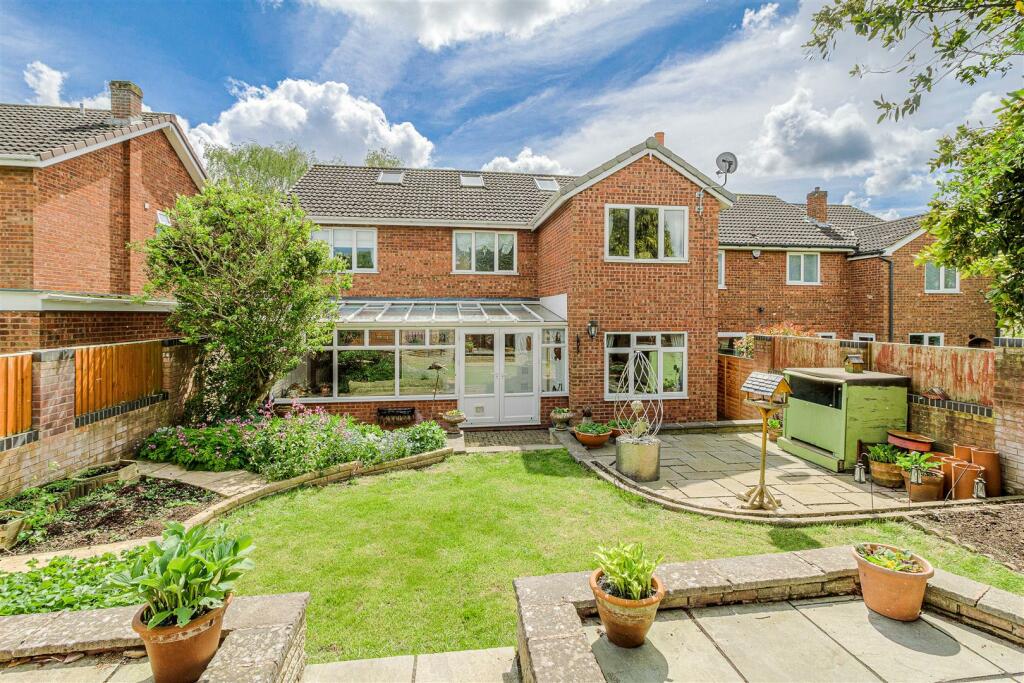 5 bedroom detached house for sale in Cleeve, Austrey, CV9