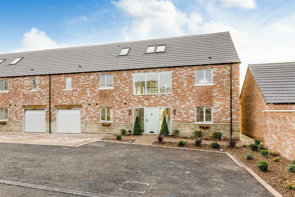 4 bedroom character property for sale in Stable View, Plot 2 The Elms