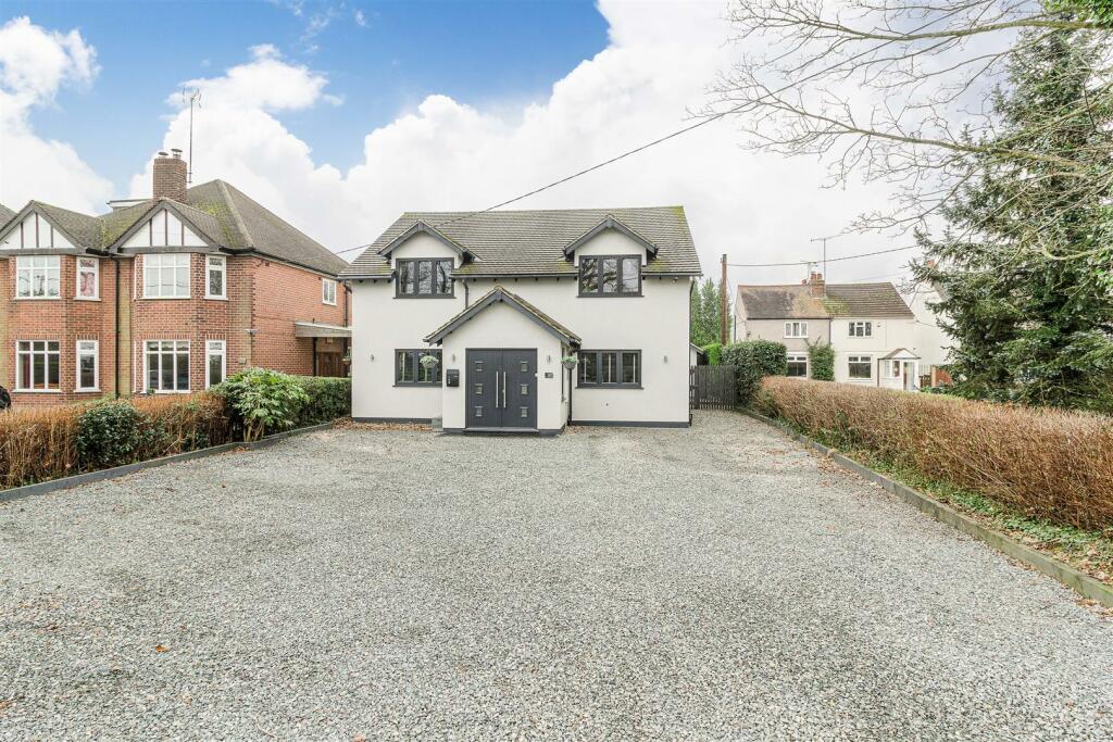 3 bedroom detached house for sale in Weston Lane, Bulkington, CV12