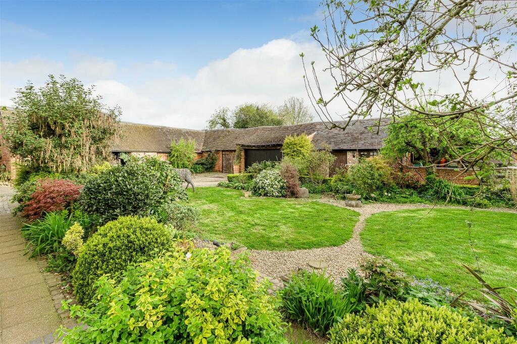 4 bedroom country house for sale in Wykin Road, Wykin, LE10
