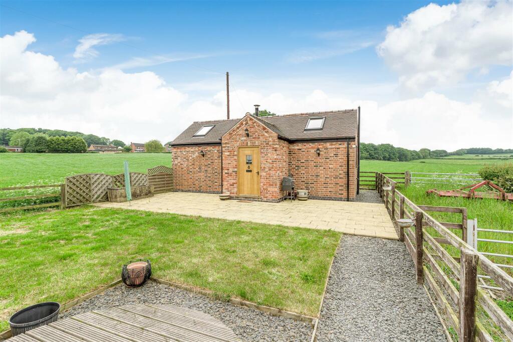 1 bedroom barn conversion for sale in Ansley Common, Warwickshire, CV10