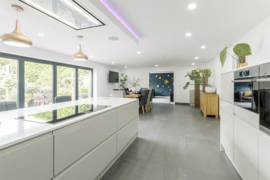 Additional property image - 6 Shilton Lane, Bulkington, CV12