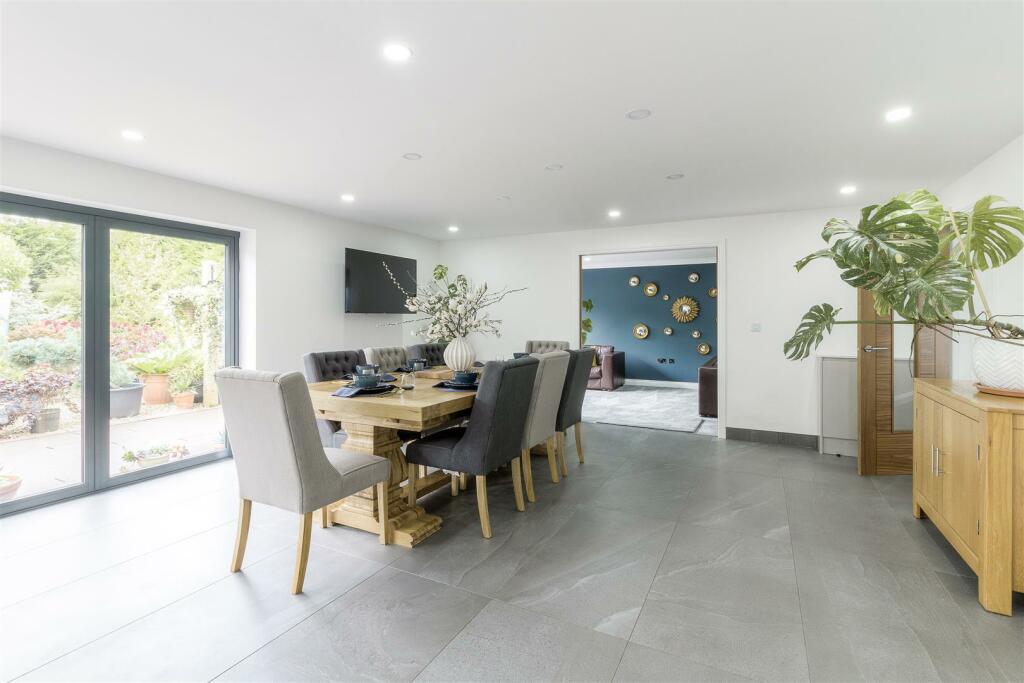 Additional property image - 6 Shilton Lane, Bulkington, CV12