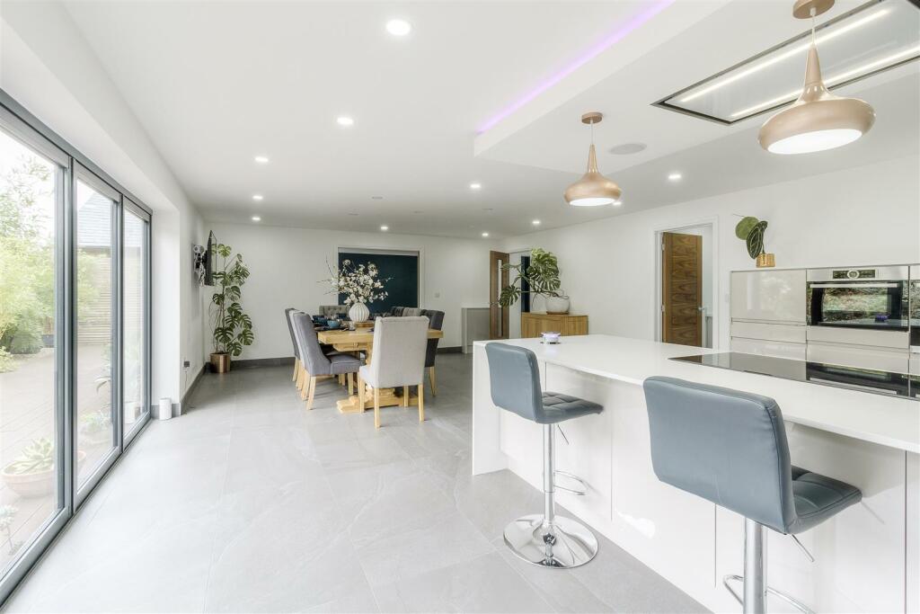 Additional property image - 6 Shilton Lane, Bulkington, CV12