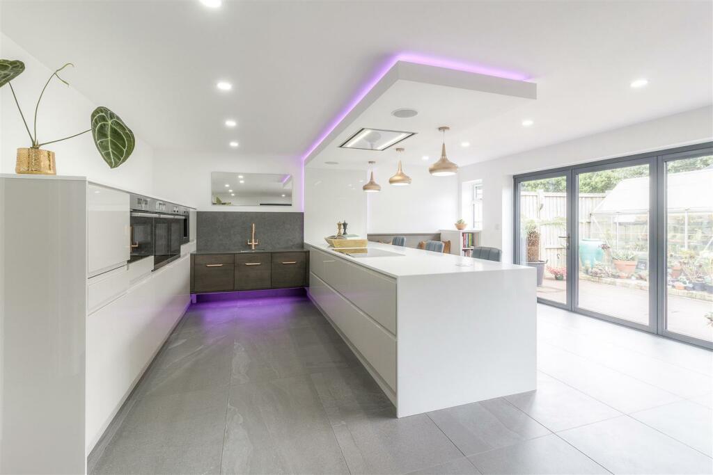 Additional property image - 6 Shilton Lane, Bulkington, CV12