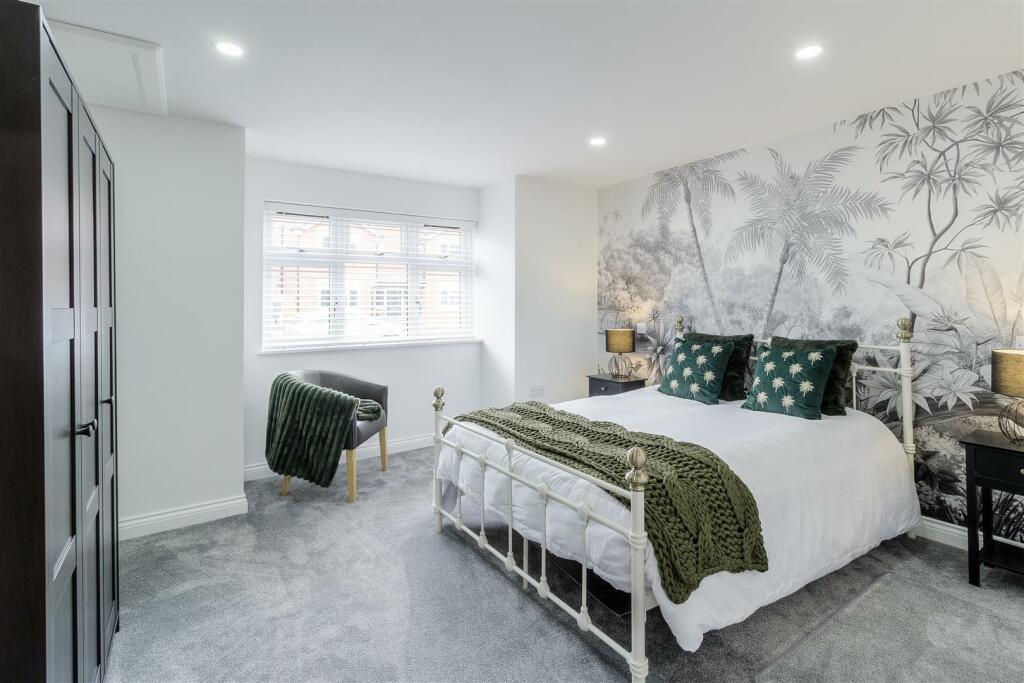 Additional property image - 6 Shilton Lane, Bulkington, CV12