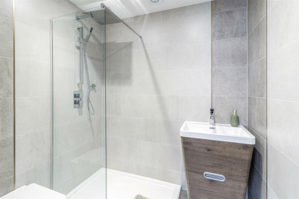 Additional property image - 6 Shilton Lane, Bulkington, CV12
