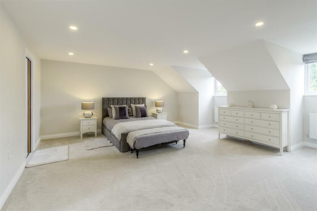 Additional property image - 6 Shilton Lane, Bulkington, CV12