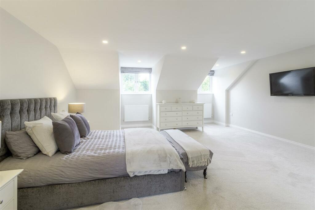 Additional property image - 6 Shilton Lane, Bulkington, CV12