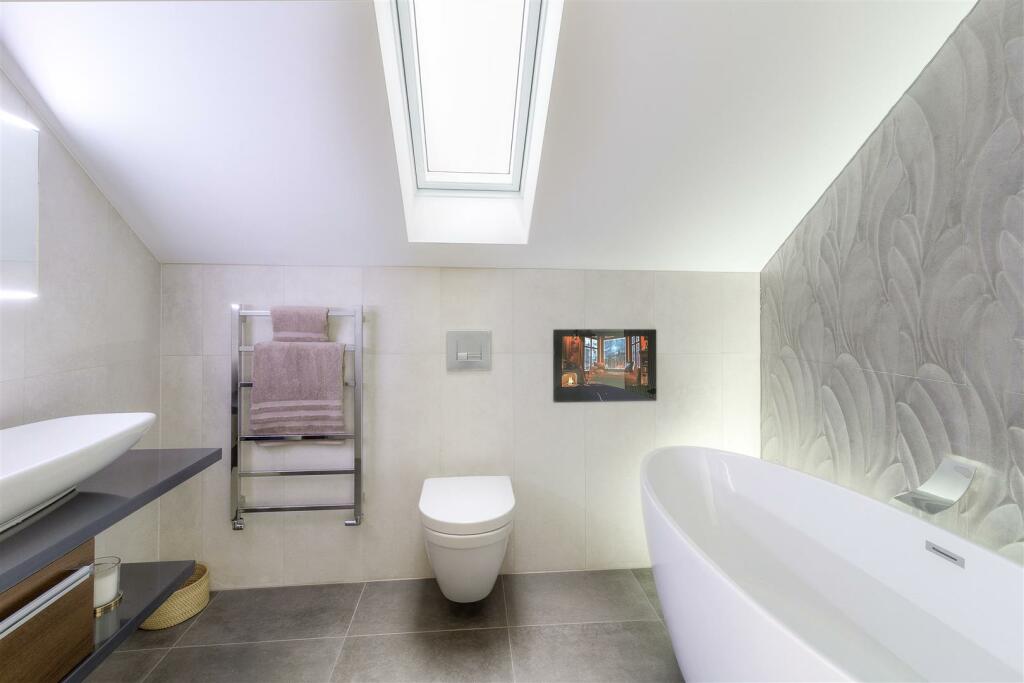 Additional property image - 6 Shilton Lane, Bulkington, CV12