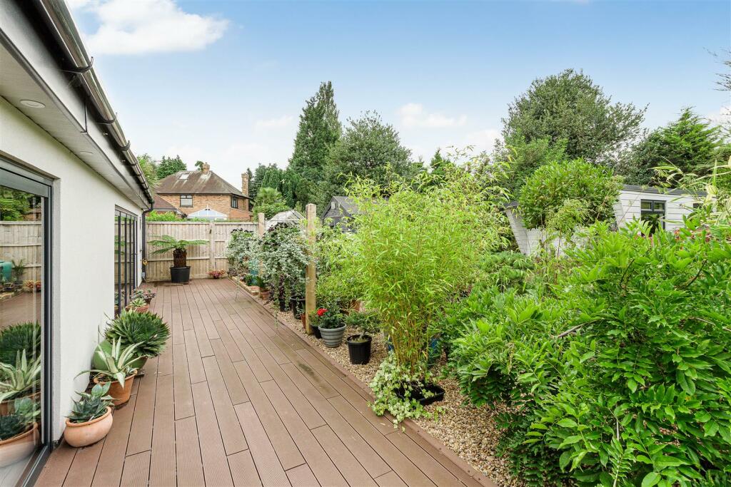 Additional property image - 6 Shilton Lane, Bulkington, CV12