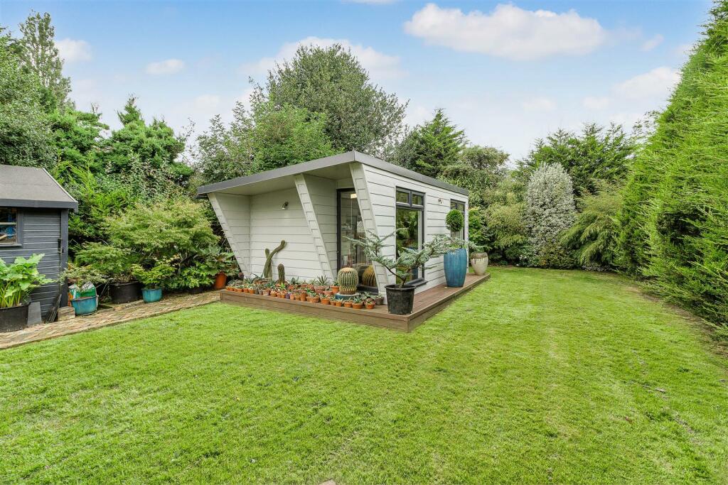 Additional property image - 6 Shilton Lane, Bulkington, CV12