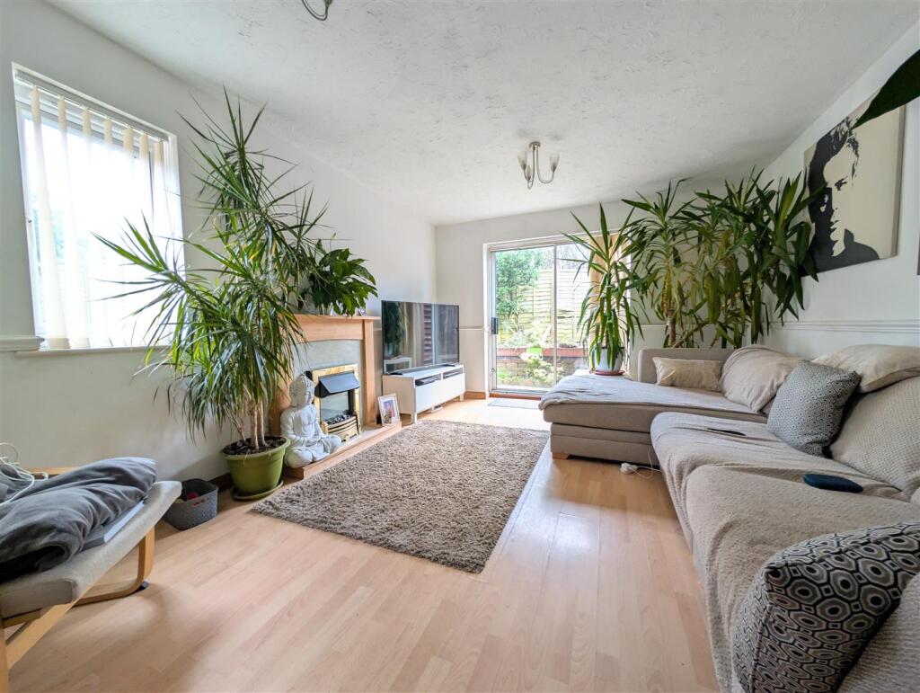 Additional property image - Barnsley Close, Atherstone, CV9