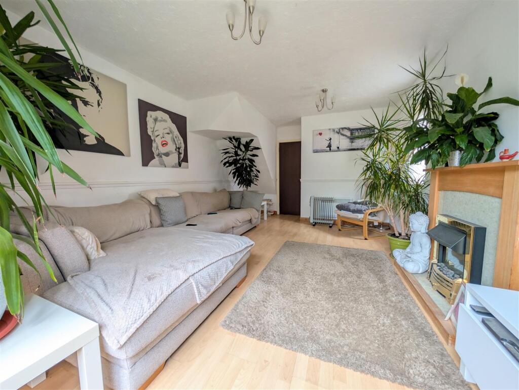 Additional property image - Barnsley Close, Atherstone, CV9