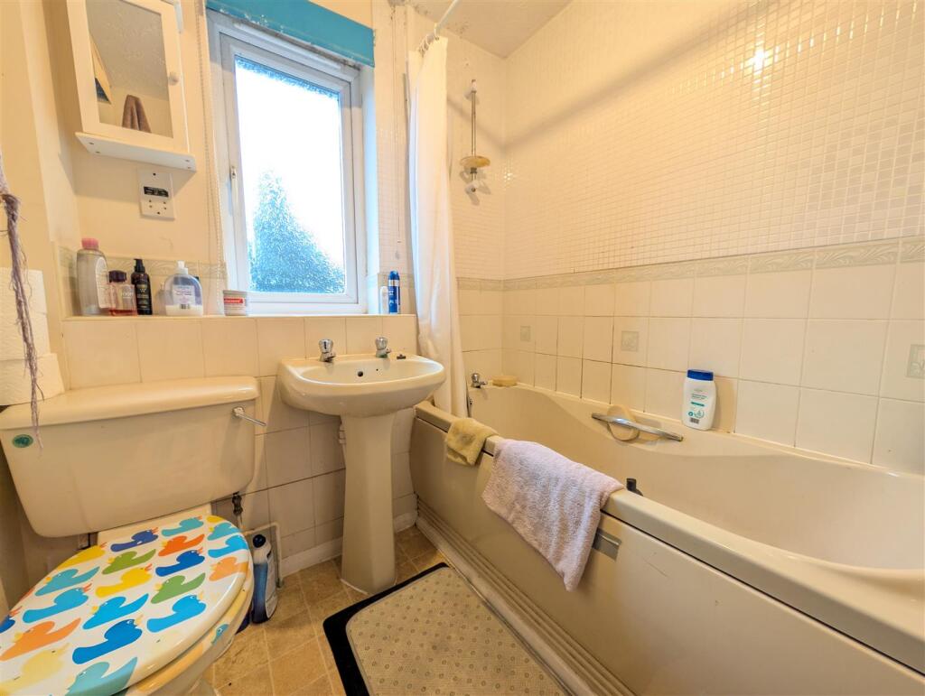 Additional property image - Barnsley Close, Atherstone, CV9