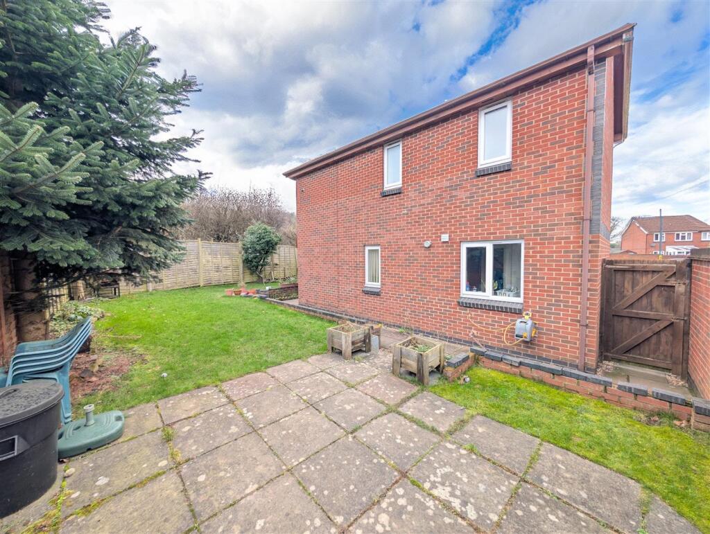 Additional property image - Barnsley Close, Atherstone, CV9