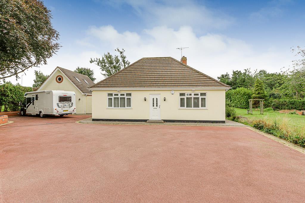 4 bedroom detached bungalow for sale in Glascote Road, Glascote