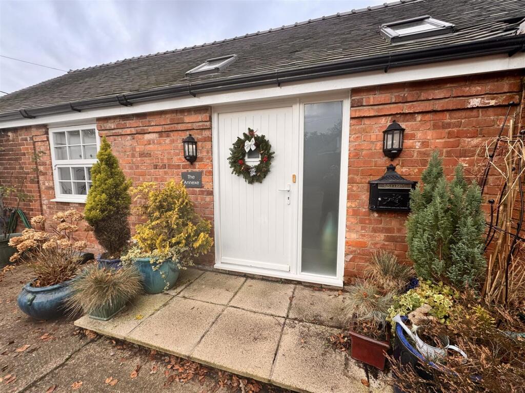 Main image of property: Burton Road, Stretton-En-Le-Field, Swadlincote