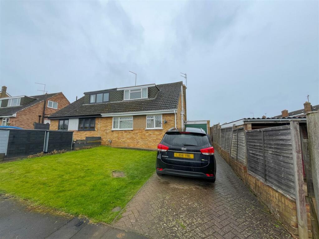 4 bedroom semi-detached house for sale in Brayford Close, Northampton, NN3