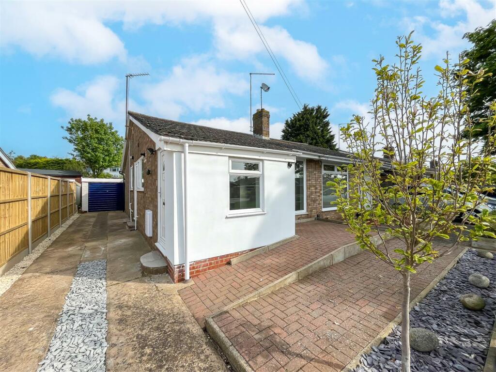 2 bedroom bungalow for sale in Grendon Walk, Parklands, Northampton, NN3