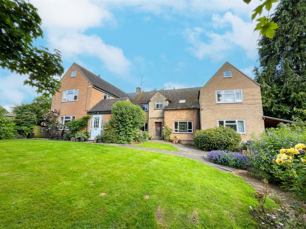 7 bedroom detached house for sale in Harborough Road, Maidwell