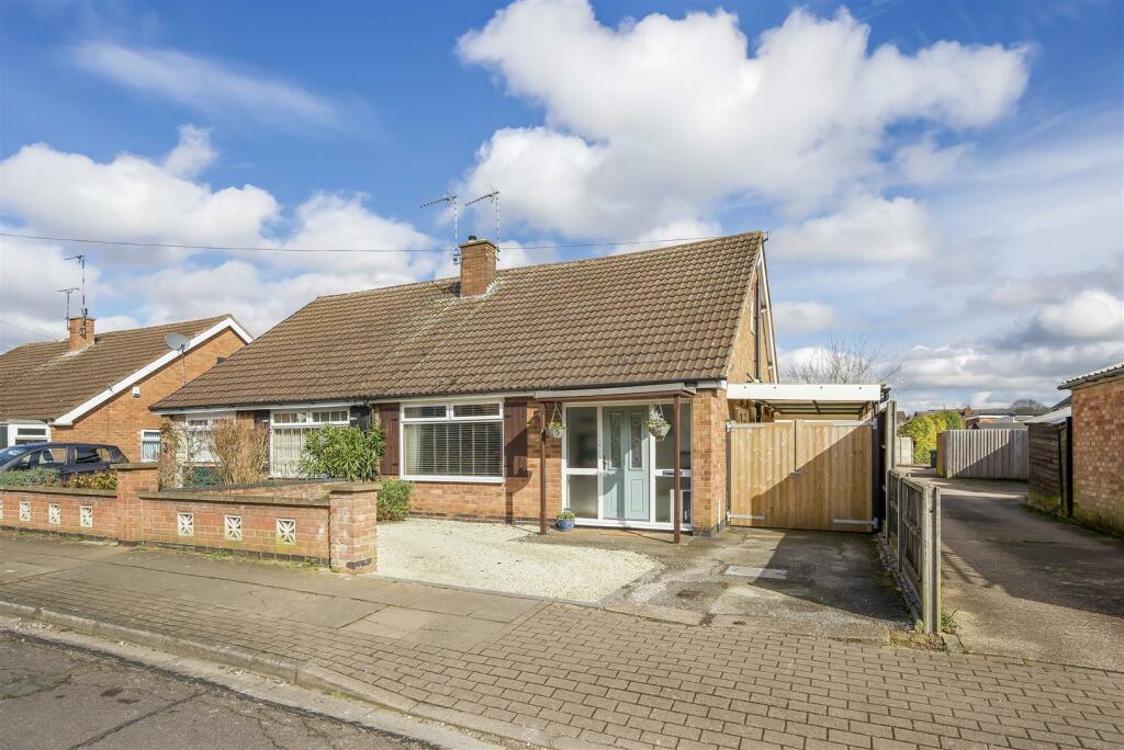 3 bedroom semi-detached bungalow for sale in Pleydell Close, Coventry, CV3