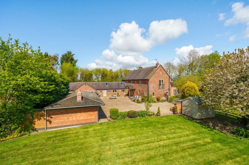 5 bedroom barn conversion for sale in Pailton Road, Harborough Magna