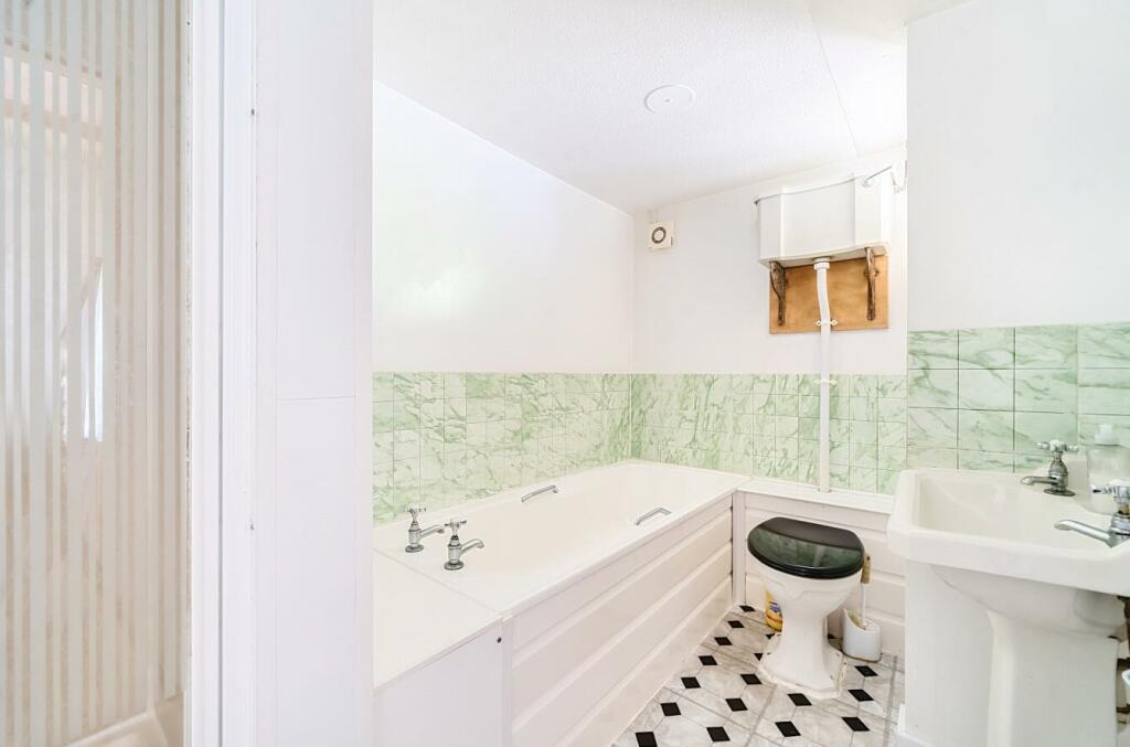 Additional property image - Clifton Road, Rugby, CV21