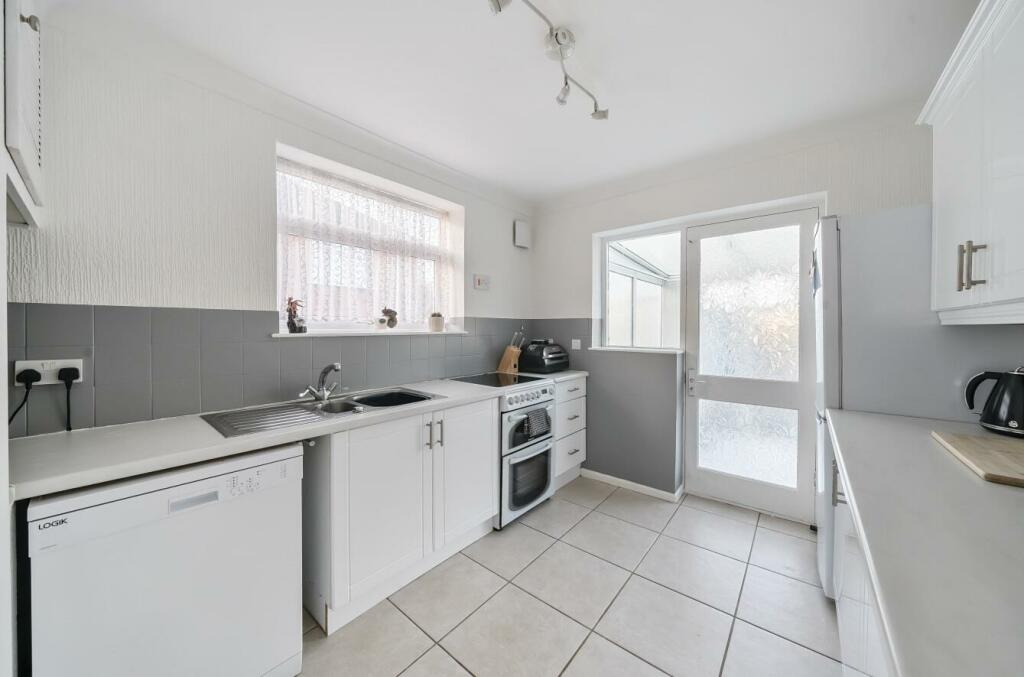 Additional property image - Mellor Road, Rugby, CV21