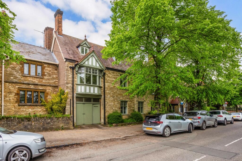 Main image of property: 50a High Street Brackley NN13