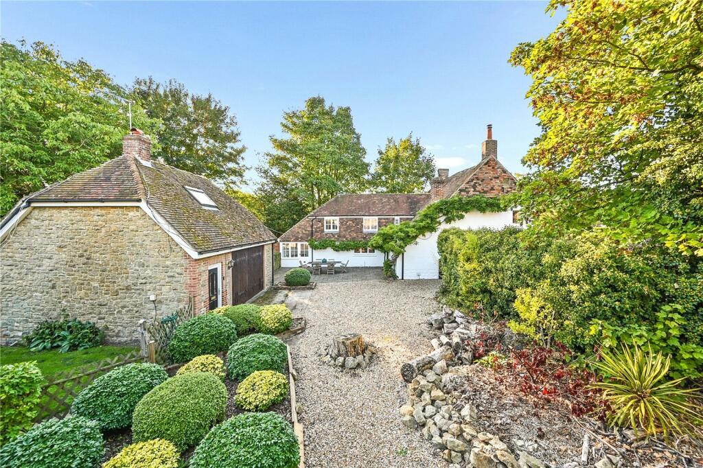 5 bedroom detached house for sale in The Street, WillesboroughLees