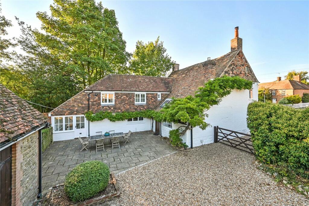 5 bedroom detached house for sale in The Street, WillesboroughLees