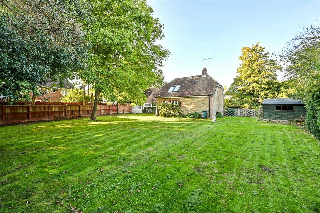 5 bedroom detached house for sale in The Street, WillesboroughLees