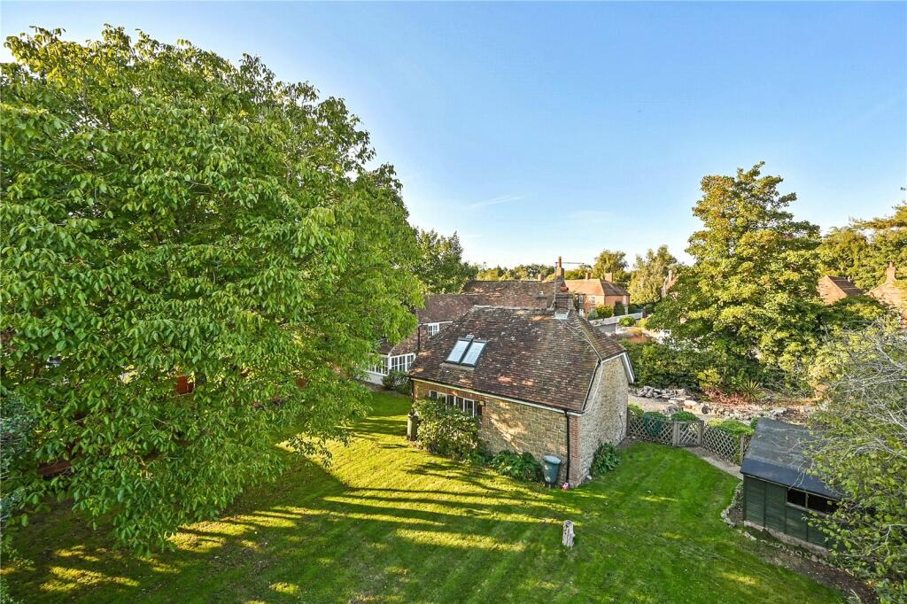 5 bedroom detached house for sale in The Street, WillesboroughLees