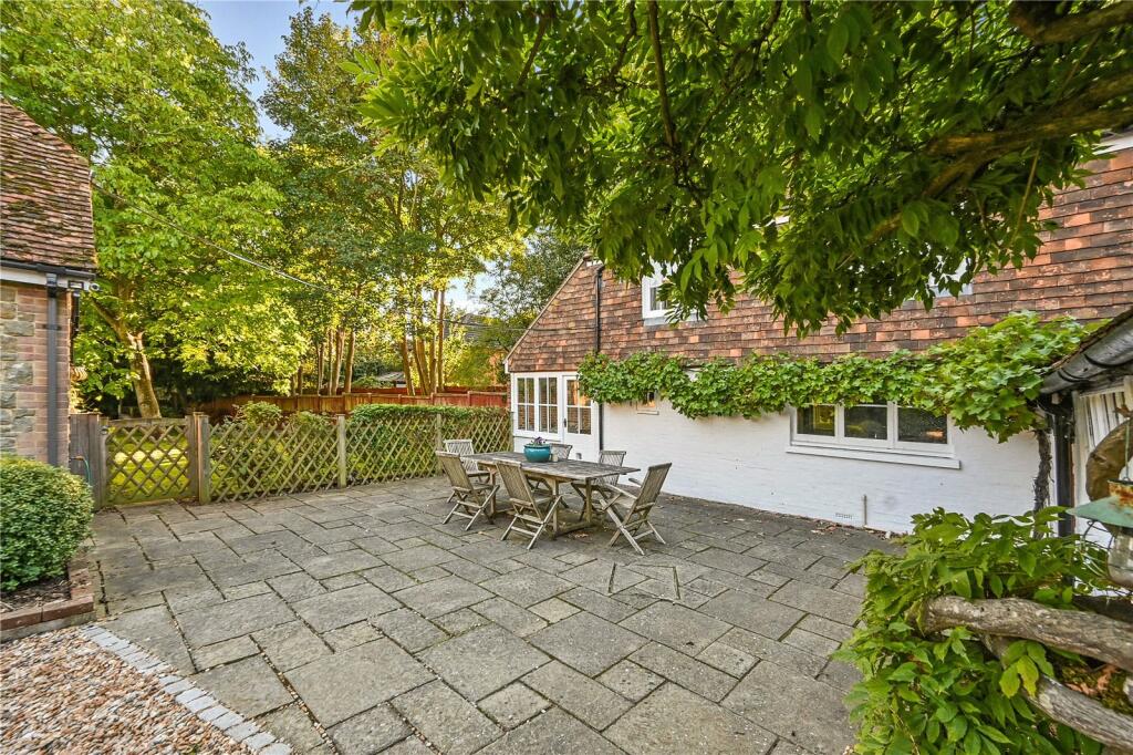 5 bedroom detached house for sale in The Street, WillesboroughLees